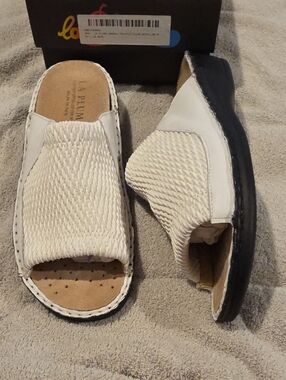 Women’s White Woven Slip-On LaPlume Shoes Size 10